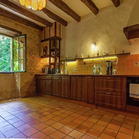 Spacious With Private Heated Pool In A Rustic Garden *
