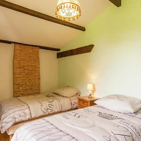 Spacious With Private Heated Pool In A Rustic Garden