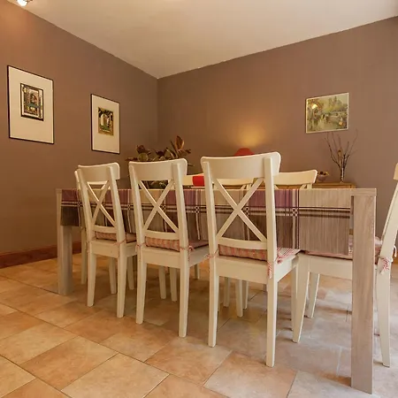 Spacious With Private Heated Pool In A Rustic Garden