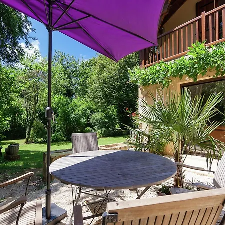 Spacious With Private Heated Pool In A Rustic Garden Holiday home *