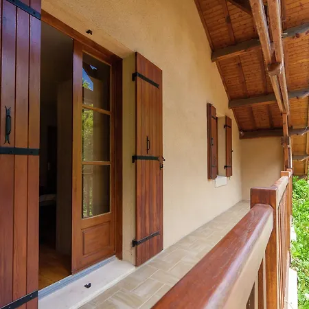 Spacious With Private Heated Pool In A Rustic Garden Casa de Férias Nantheuil